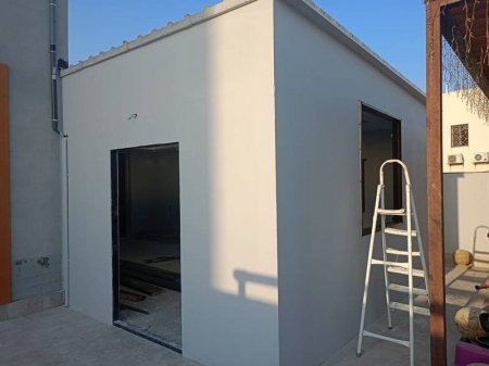 بناء غرف ساندوتش بانل للسطح حي القيروان 